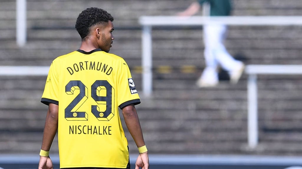 Wenn ein Name reicht, um einen Hype auszulösen: Das Trikot von Jermain Nischalke wurde in Dortmund schnell zum Kult.