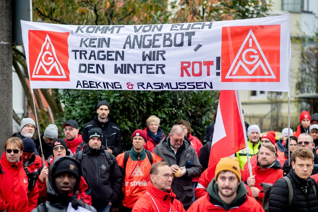 Die IG Metall hat Beschäftigte in ganz Norddeutschland zum Ausstand aufgerufen.