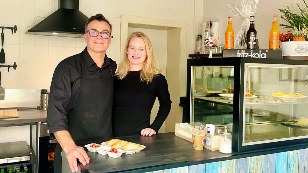 Fabricio Maximiliano Feliu hat sich zusammen mit seiner Frau Katja Meinecke den Traum vom eigenen Imbiss erfüllt. An der Westentorkreuzung in Wernigerode bietet er nun Snacks aus seinem Heimatland Argentinien an.