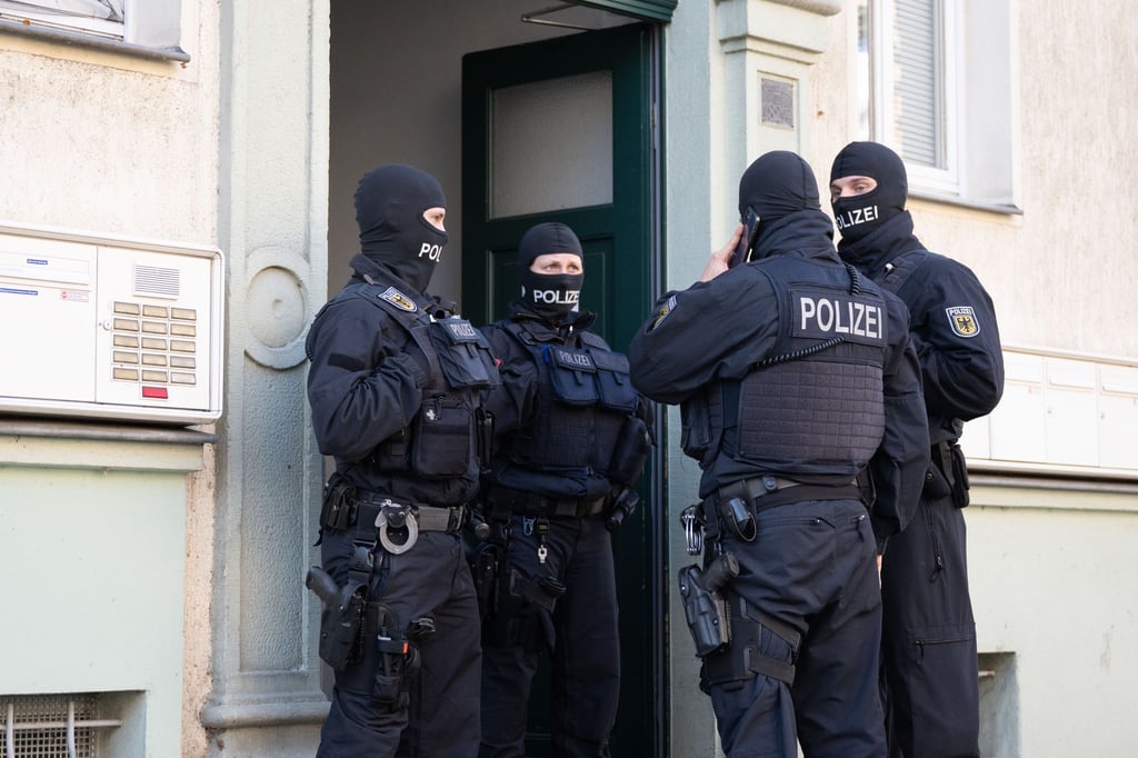 Am Dienstag hatte die Bundesanwaltschaft acht Männer festnehmen und rund 20 Objekte durchsuchen lassen.