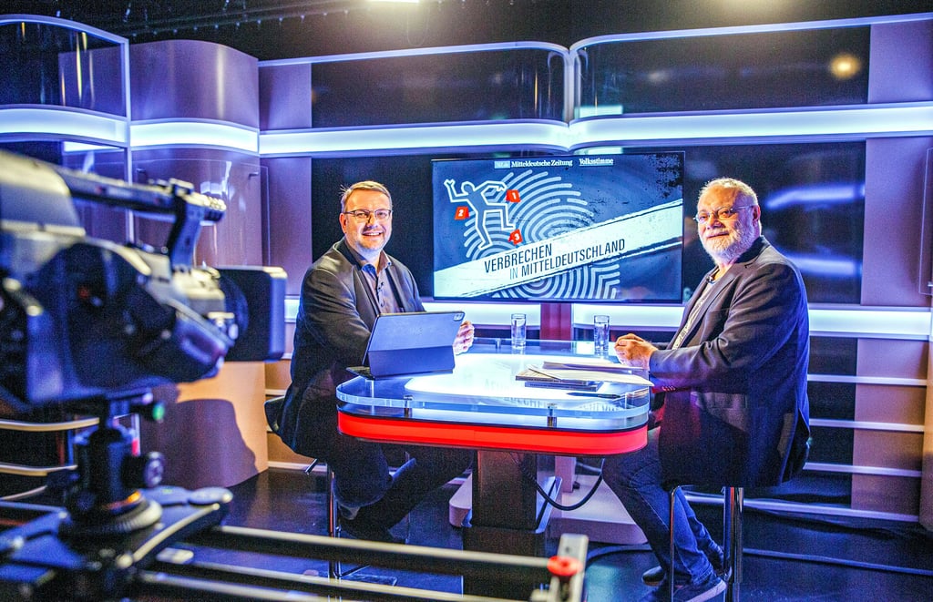Bernd Kaufholz (rechts) und Stefan B. Westphal diskutieren im Podcast „Verbrechen in Mitteldeutschland“ echte Kriminalfälle.