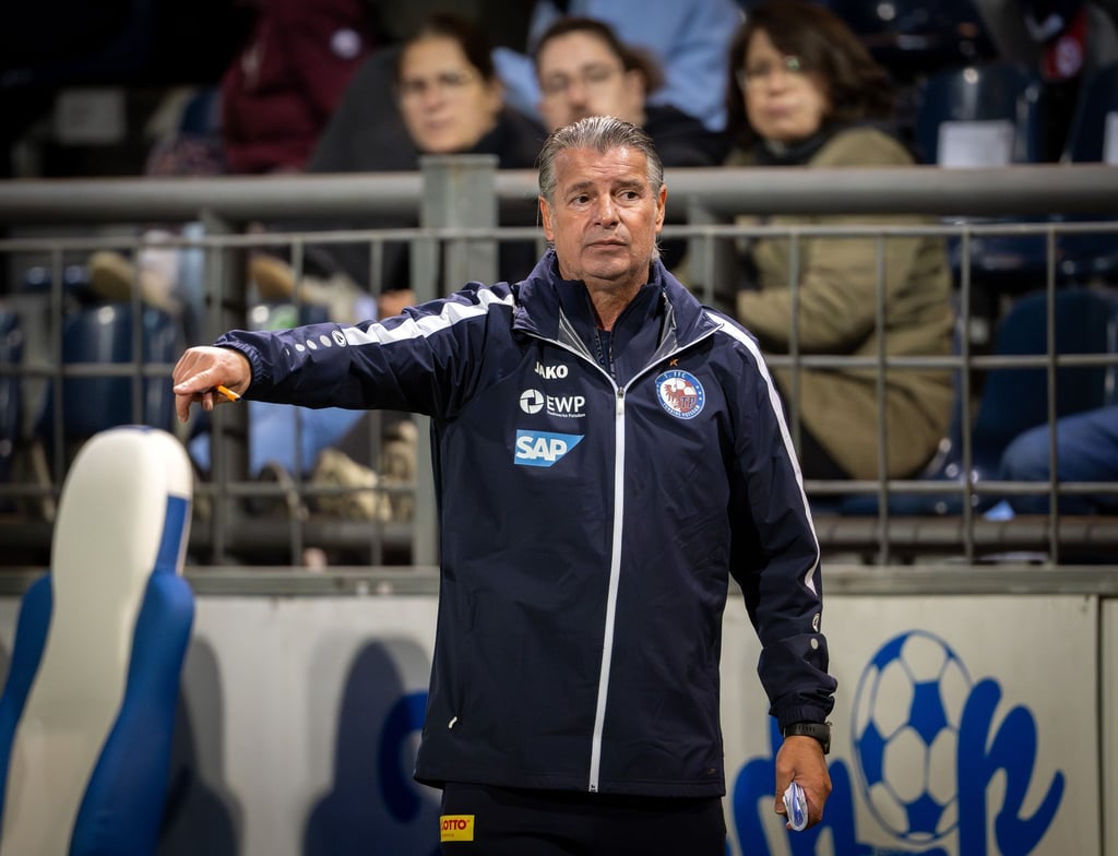 Trainer Kurt Russ und Turbine wollen sich den ersten Dreier sichern.