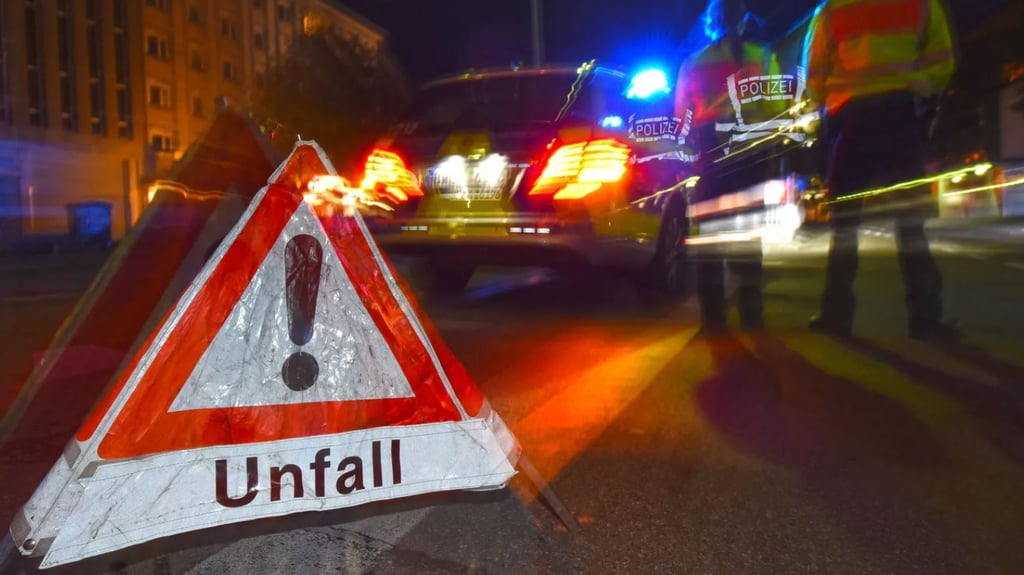 Die B6 in Halle ist wegen eines Unfalls am Riebeckplatz gesperrt.