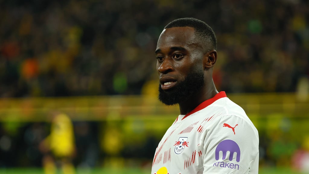 Lutsharel Geertruida muss gegen Gladbach pausieren.