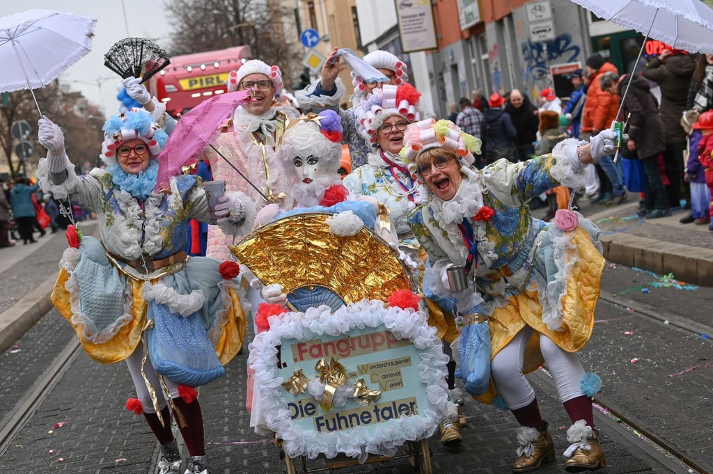 Sachsen-Anhalt ist keine Hochburg des Karnevals, in Halle gibt es aber jedes Jahr einen Rosenmontagsumzug. (Archivbild)