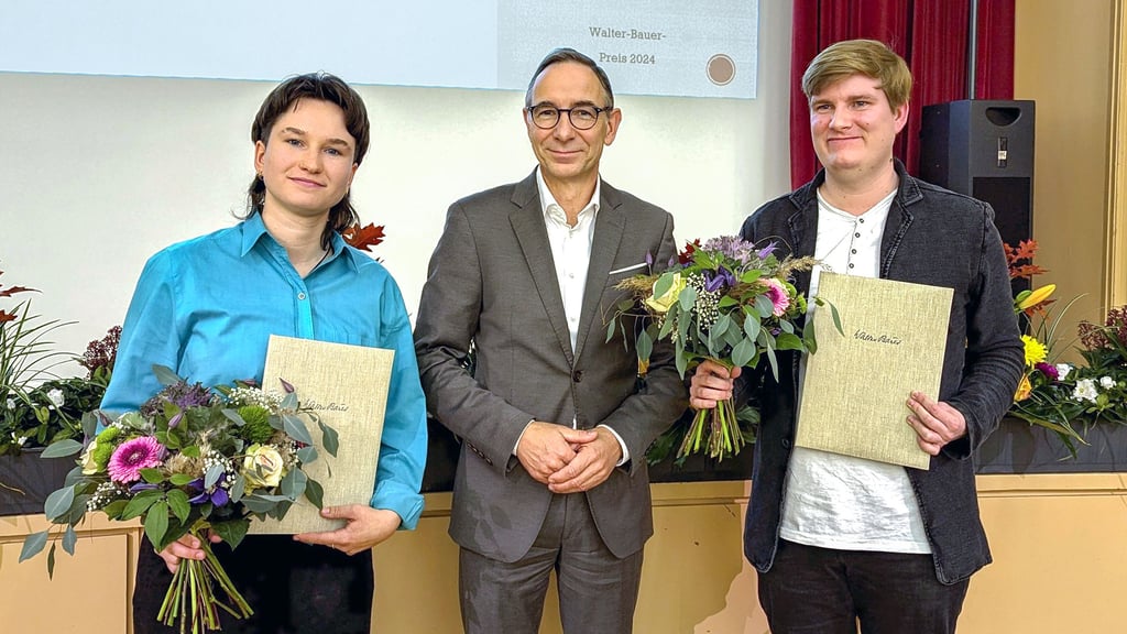 Das von der InfraLeuna gestiftete Walter-Bauer-Stipendium geht in diesem Jahr an Henriette Baier und Moritz Bense.