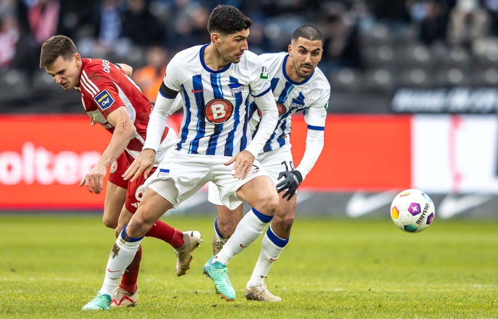 Andreas Bouchalakis (M) könnte in Darmstadt mit einem Einsatz rechnen.