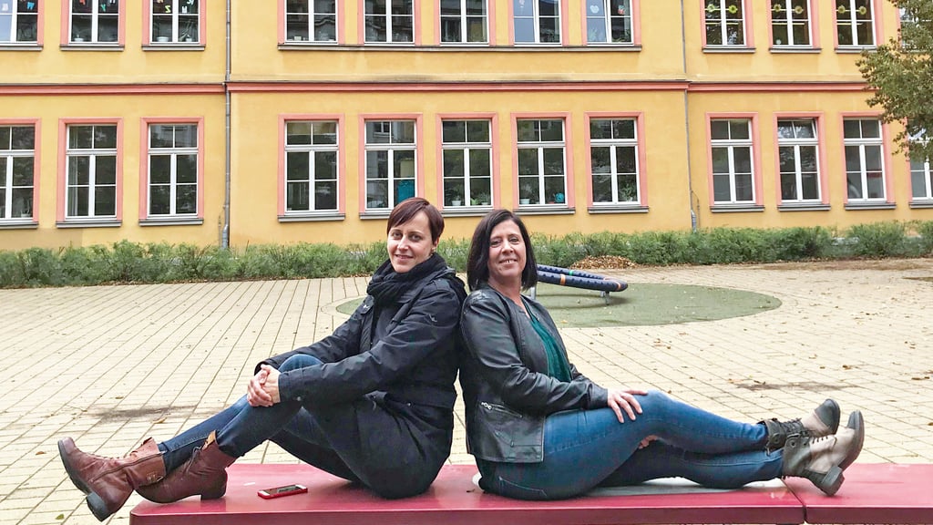 Autorin Dana Toschner (links) und ihre Schulfreundin Kathrin Wolf