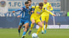 Livan Burcu ovm 1. FC Magdeburg im Duell mit Maurice Krattenmacher vom SSV Ulm.