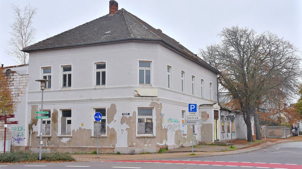Von den prunkvollen Zeiten des „Friedensecks“, des Gasthofes „Fürst Bismarck“ oder der Roland-Lichtspiele ist heute nicht mehr viel zu sehen.