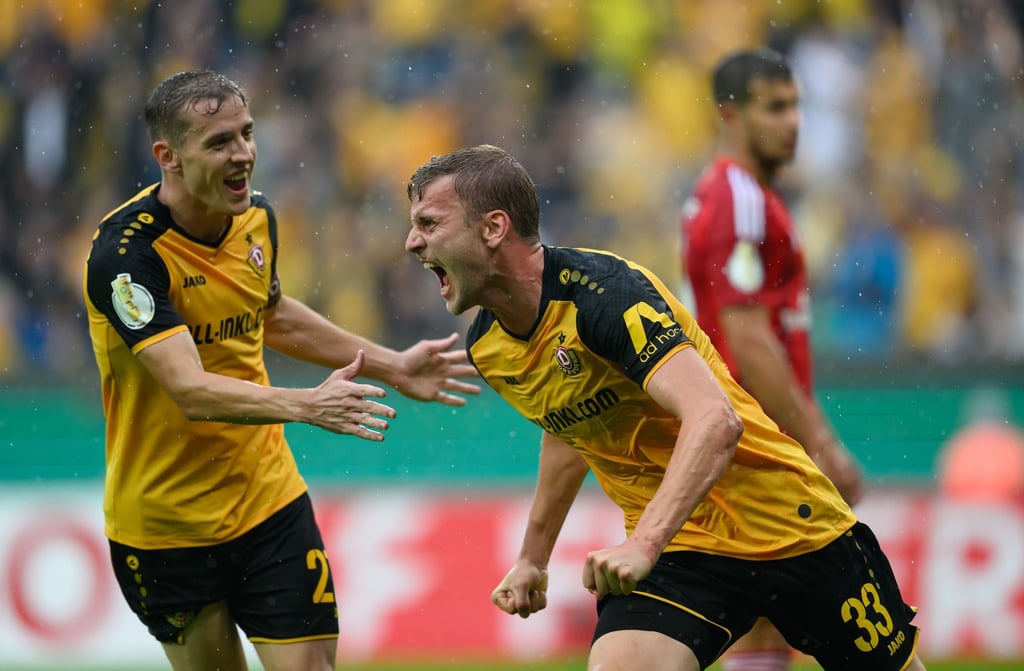 Christoph Daferner (r) war maßgeblich an den ersten drei Dynamo-Toren beteiligt.