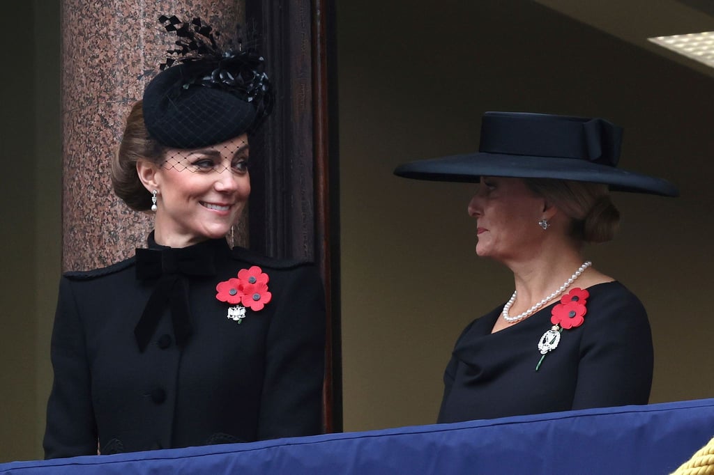 Die Teilnahme Kates am Weltkriegsgedenken war der erste große Auftritt Kates seit dem Abschluss ihre Chemotherapie im September. Hier zusammen mit Sophie, der Herzogin von Edinburgh.