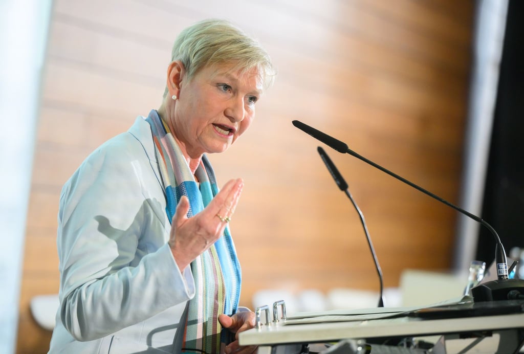 Die Hamburger Bischöfin Kirsten Fehrs könnte auf der Synode in Würzburg wieder zur EKD-Ratsvorsitzenden gewählt werden. (Archivbild)