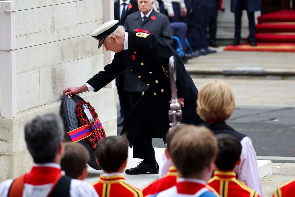 Zum National Service of Remembrance gehören ein zweiminütiges Gedenken in Stille und Kranzniederlegungen durch Royals und Vertreter der Regierung. Hier König Charles III. in Aktion.