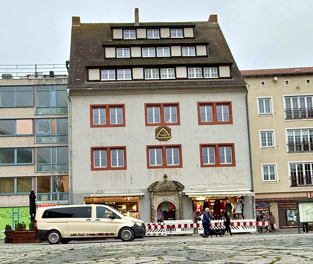 Blick auf das Pfeifferhaus am Dessauer Marktplatz.
