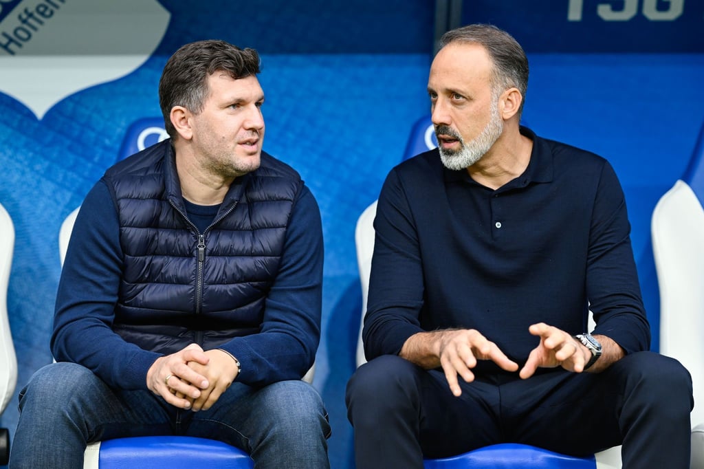 Sportchef Andreas Schicker (l): Für ihn geht es bei der TSG ohne Pellegrino Matarazzo weiter.