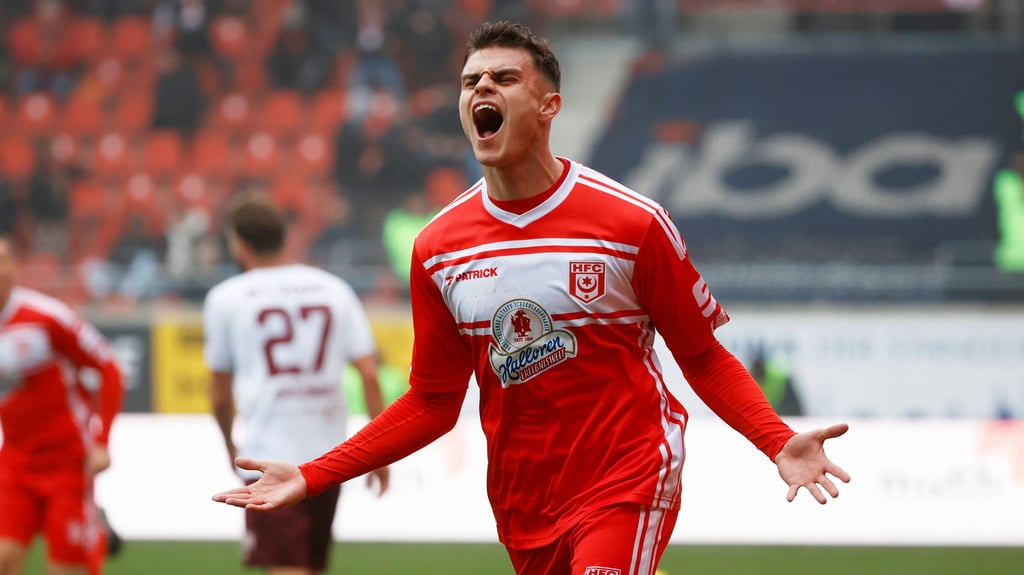 Fabrice Hartmann jubelte nach seinem Führungstor gegen BFC Dynamo ausgelassen.