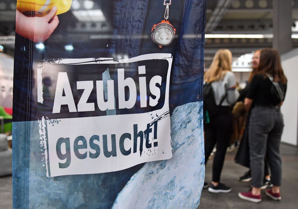 Die Betriebe in Sachsen haben Schwierigkeiten bei der Suche nach genügend Azubis. (Symbolbild)
