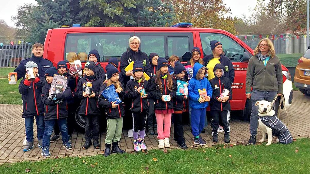 Die „Feuerfüchse“ haben viele Spenden mitgebracht.
