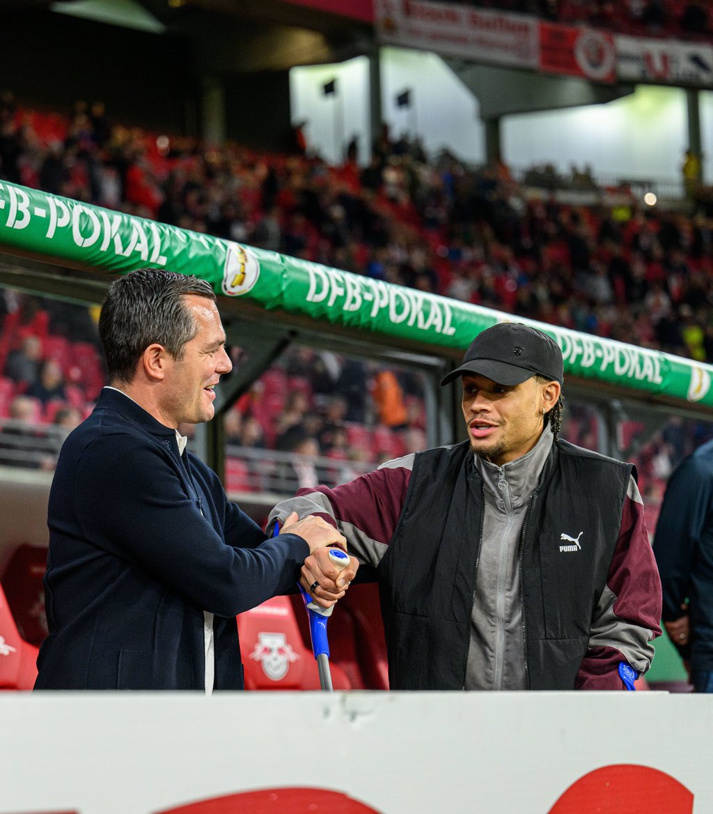 Marcel Schäfer mit Xavi Simons.