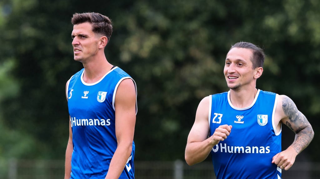 Tobias Müller und Baris Atik (re.) vom 1. FC Magdeburg erleben keine gute Saison, obwohl beide eigentlich zum Kreis der Führungsspieler gehören.