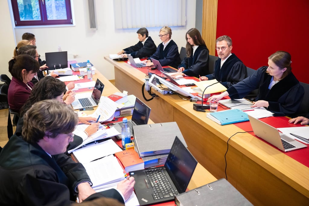 Das Verfahren um den umstrittenen Ausbildungsfonds hat begonnen.