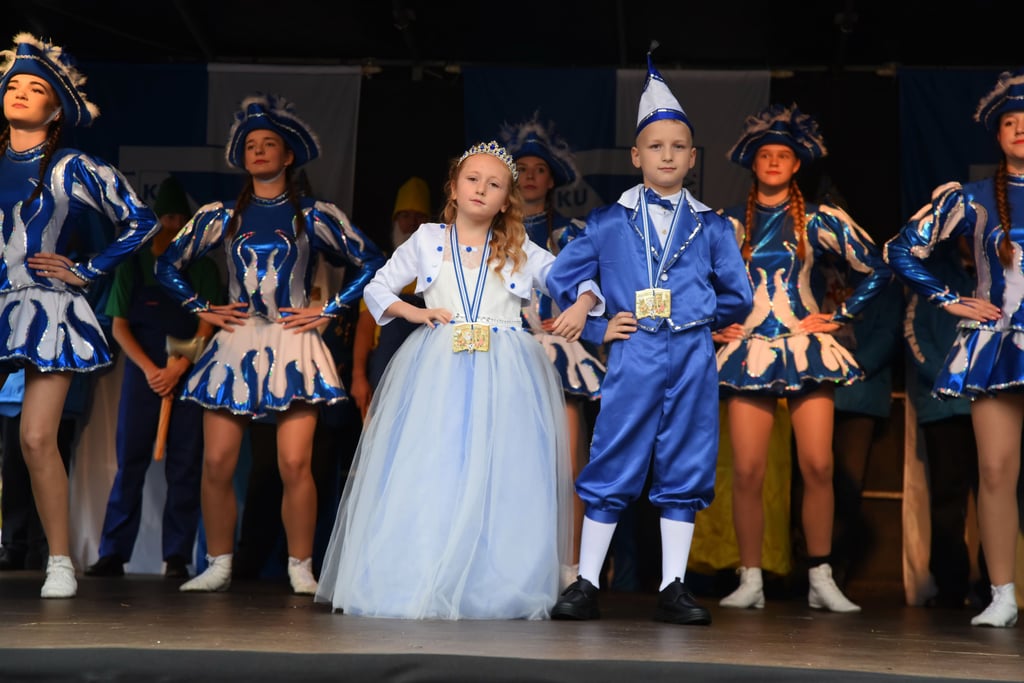 Das Kinderprinzenpaar des Kukakö, ihre Lieblichkeit Prinzessin Aliya I. und seine Tollität Prinz Luca I.