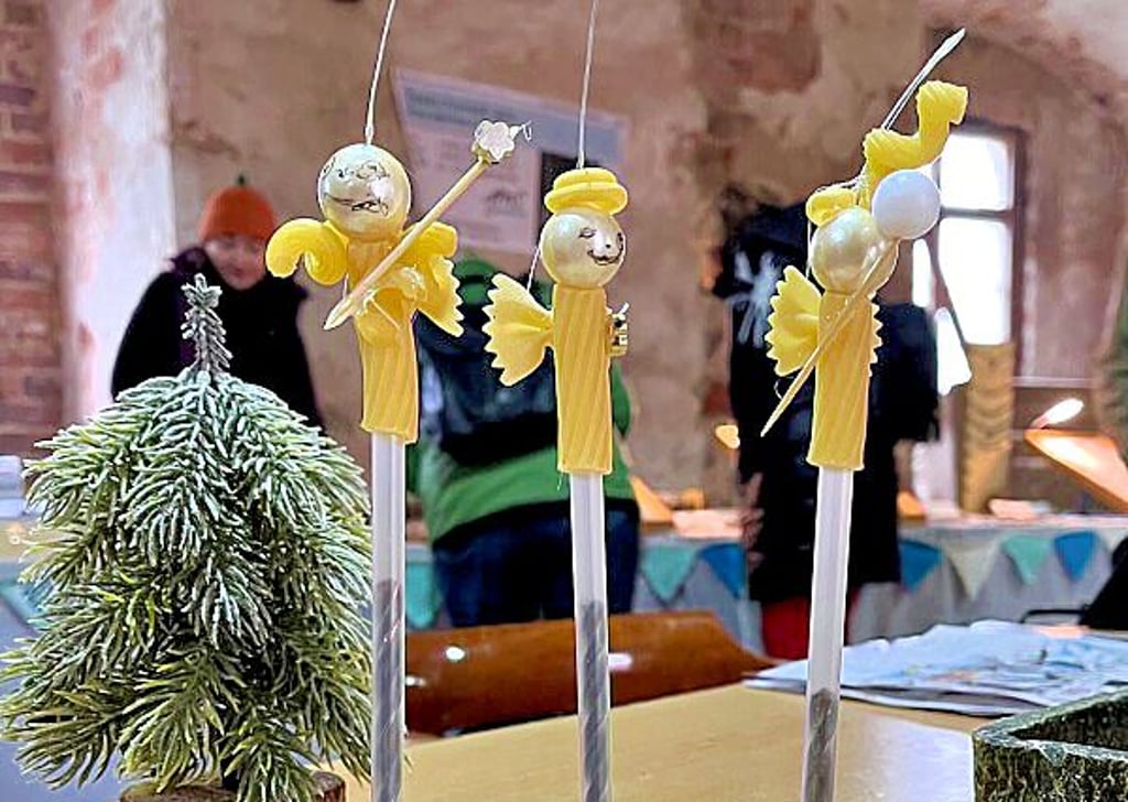 Kreativwerkstatt auf Wasserburg in Roßlau: Aus Nudeln können Kunstwerke werden.