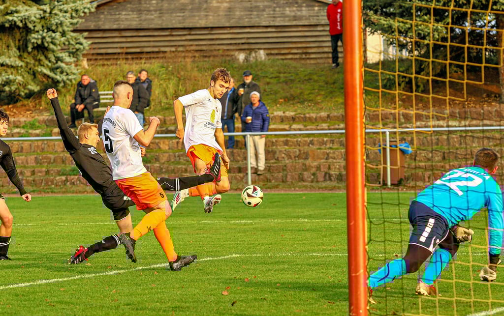 Zwischen dem SV Golpa und Seegrehna gibt es in der Landesklasse viele packende Torraumszenen. 