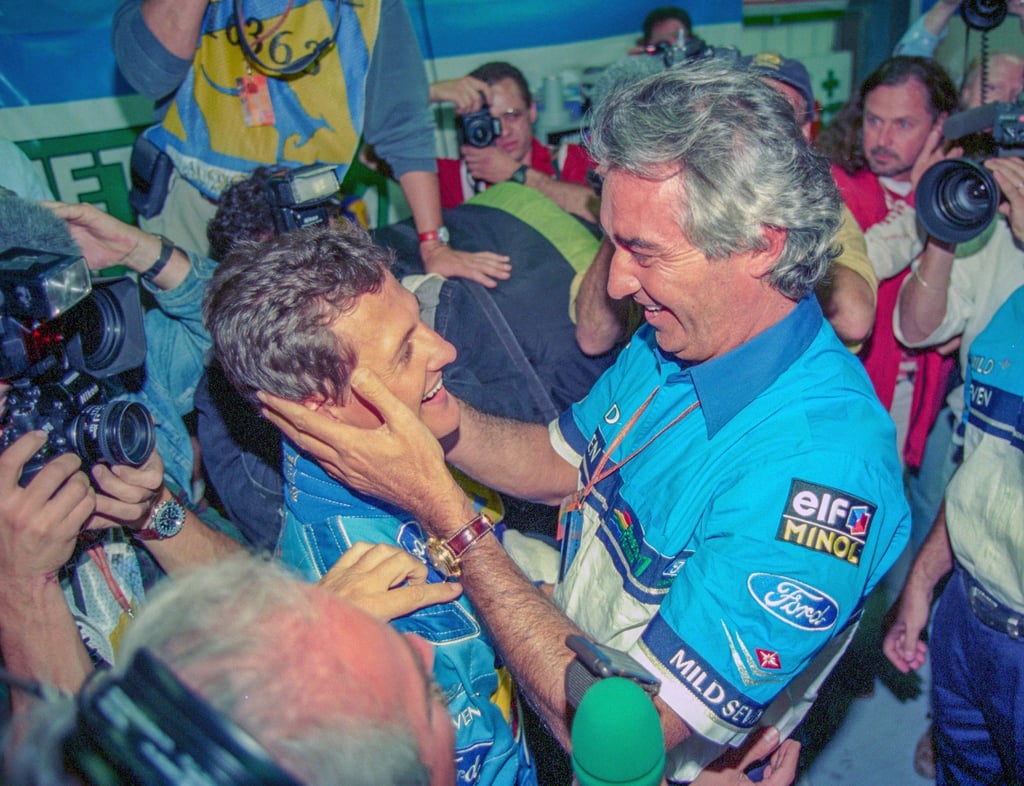 Michael Schumacher (l) und Flavio Briatore (r) - sie hatten es allen gezeigt und die etablierten Hersteller geschlagen.