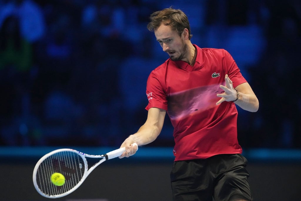 Tennisprofi Daniil Medwedew darf sich bei den ATP Finals über seinen ersten Sieg freuen.