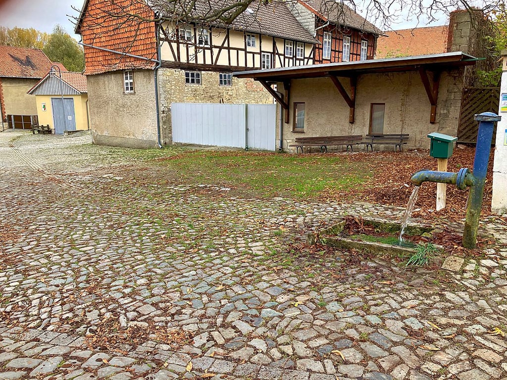 So präsentiert sich der Marktplatz in Huy-Neinstedt im Harz aktuell.