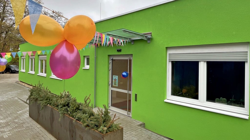 Der neue Erweiterungsbau auf dem Schulgelände hat Platz für fünf Klassenräume samt Küchen, Lehrerzimmer und WCs.