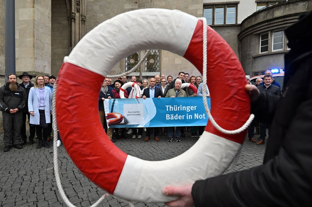 Den 40 Thüringer Hallenbädern steht eigenen Angaben nach finanziell das Wasser bis zum Hals.