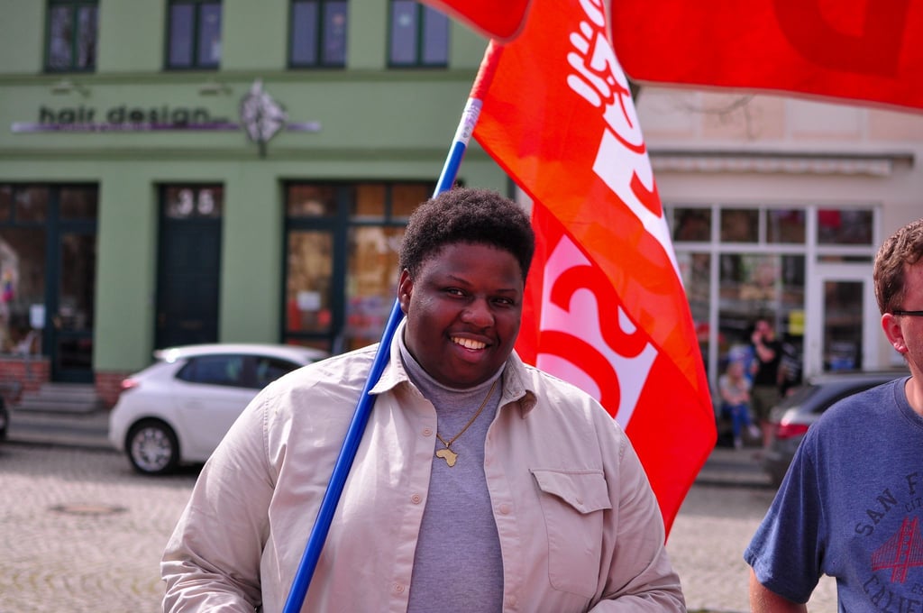 Der Vorsitzende der Jusos Brandenburg, Leonel Richy Andicene, stellt Forderungen an SPD und BSW.