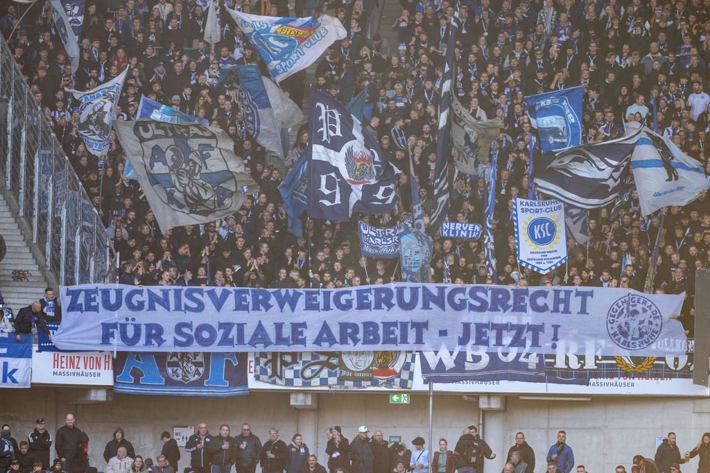 Die Fanszene des Karlsruher SC äußert ihre Meinung zum Zeugnisverweigerungsrecht.