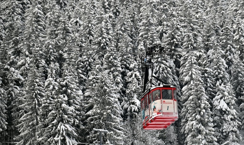 Das Skigebiet am Fichtelberg muss modernisiert werden. Dazu soll nun die Fichtelberg Schwebebahn samt der dazugehörigen Lifte verkauft werden (Archivbild)