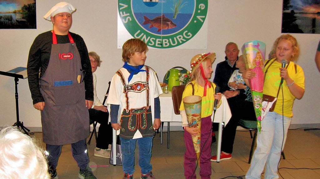 Die Grundschüler aus Hohendodeleben haben einen Sketch über Erstklässler auf Platt vorgetragen.