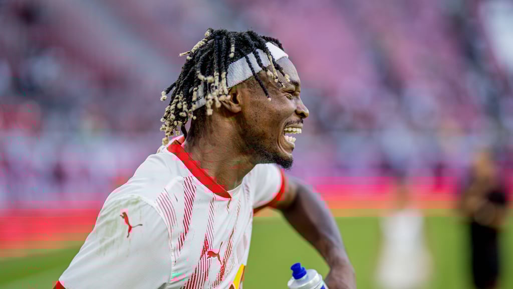 Mohamed Simakans gute Laune wird bei RB Leipzig vermisst.