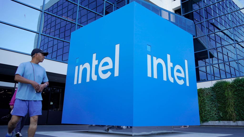 Obwohl die Pläne für Magdeburg auf Eis gelegt wurden, wollen der US-Konzern Intel und die Landesregierung Sachsen-Anhalt weiter eng kooperieren.