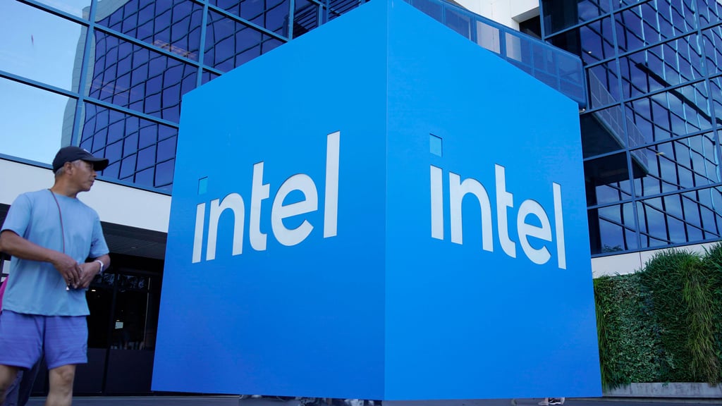 Obwohl die Pläne für Magdeburg auf Eis gelegt wurden, wollen der US-Konzern Intel und die Landesregierung Sachsen-Anhalt weiter eng kooperieren.
