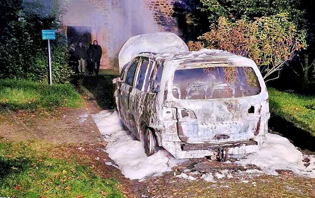 Offenbar geht ein Feuerteufel um in der Niederen Börde. Unter anderem wurde ein Fahrzeug in Groß Ammensleben angesteckt.