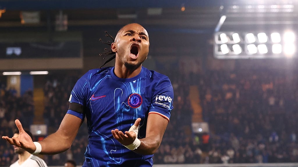 Christopher Nkunku vom FC Chelsea ärgert sich über eine vergebene Chance.