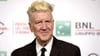 Starregisseur David Lynch kann wegen seiner schweren Lungenerkrankung kaum durch einen Raum gehen, wie er erzählt.