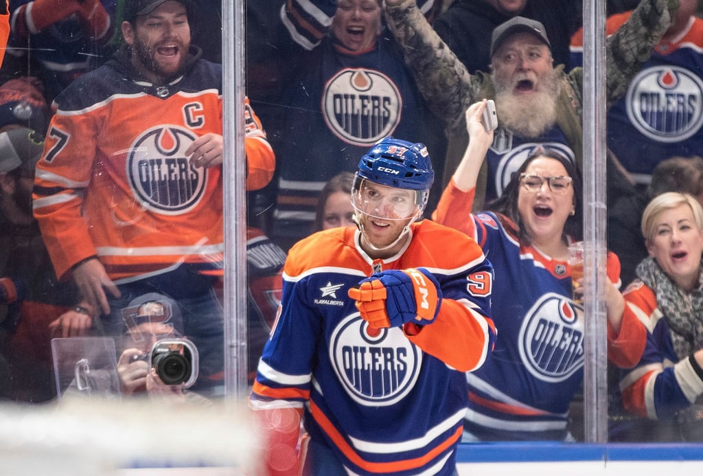 Connor McDavid erreicht mit seinem 1000. Scorer-Punkt einen Meilenstein.