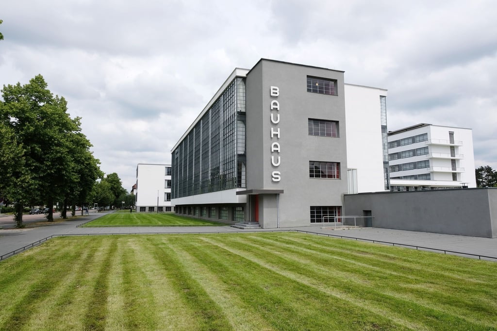 Der in Wien lebende Künstler Jun Yang zeigt im Bauhausgebäude in Dessau seine Arbeit „More than real“. (Archivbild)