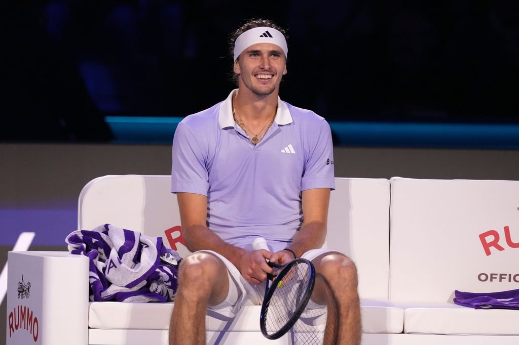 Nach seinem Halbfinaleinzug in Turin ist Alexander Zverev bester Laune.