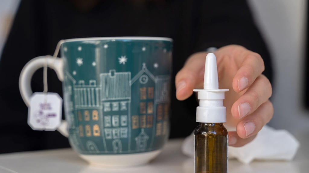 Nasenspray sollte aus hygienischen Gründen nicht geteilt werden, da Keime über die Sprühspitze übertragen werden können.
