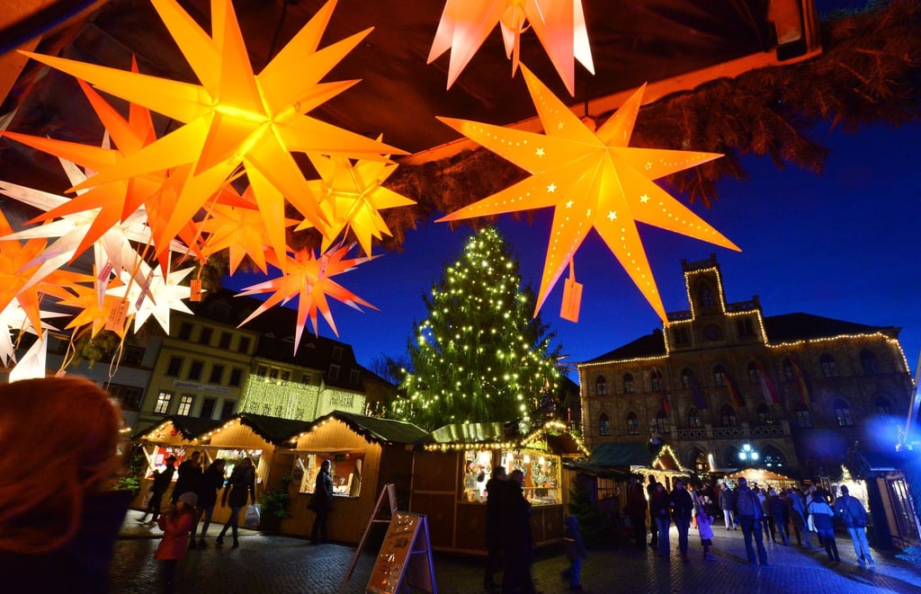 Die Suche nach Anbietern von Kunsthandwerk und anderen Besonderheiten hält Veranstalter von Weihnachtsmärkten in Thüringen auf Trab. (Archivbild)