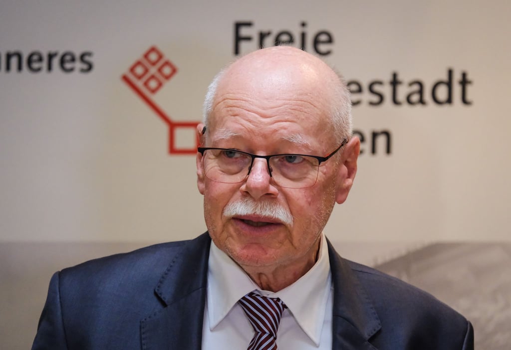 Bremens Innensenator Ulrich Mäurer (SPD) steht wegen des Besuchs einer Veranstaltung der Deutsch-Palästinensischen Gesellschaft in der Kritik. (Archivfoto)